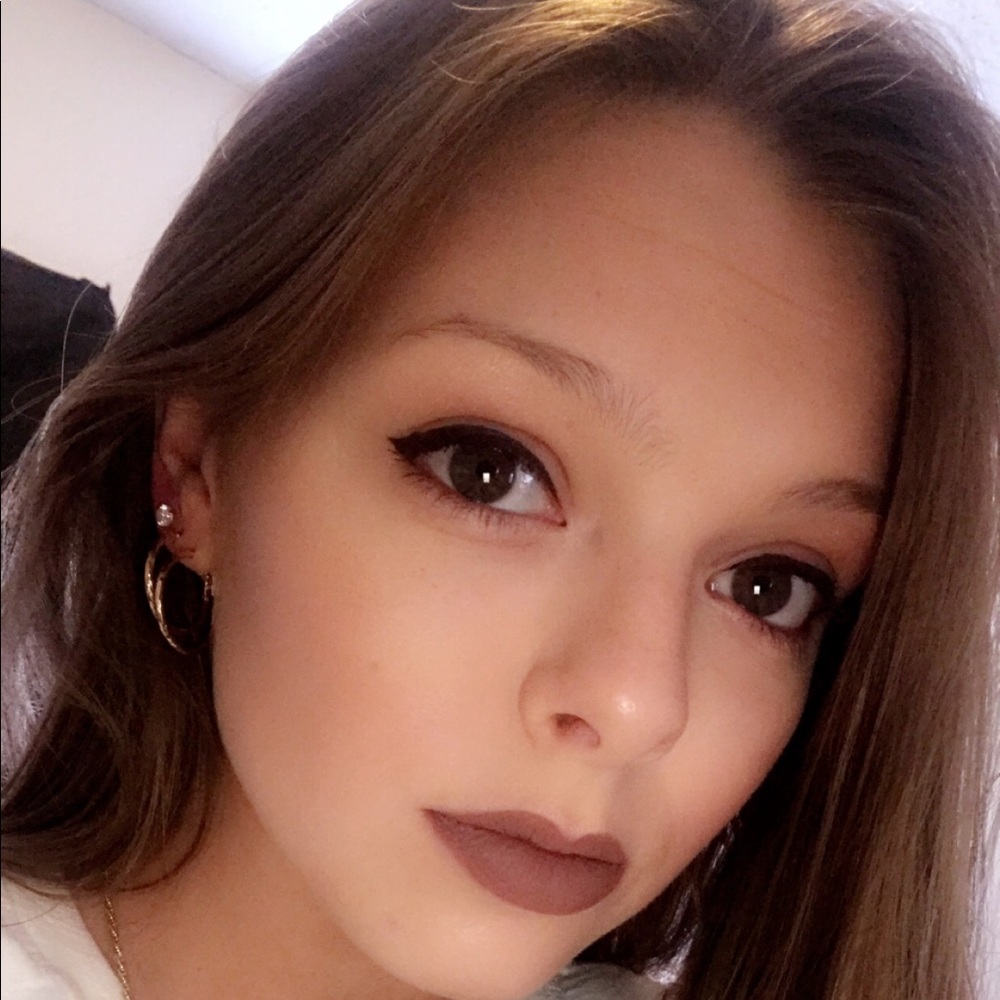 Meet your Posher, Elizabeth